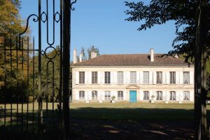castle on sale in vineyard Bordeaux Graves